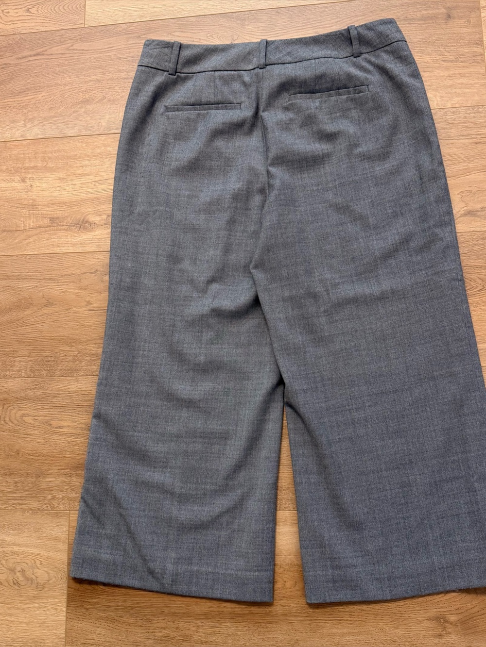 White House Black Market WHBM Women’s Lined Crop Dress Pant, Wool Blend, Sz. 8R